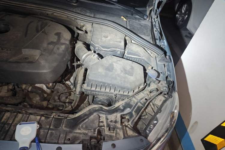 Used Volvo V60 2017 T5 Zhiya Edition China V Standard Engine Bay Left