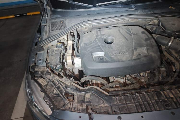 Used Volvo V60 2017 T5 Zhiya Edition China V Standard Engine Bay Right