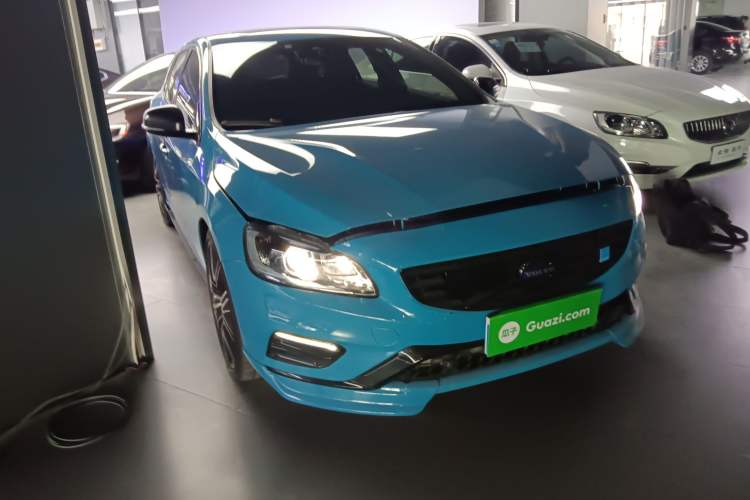 Used Volvo V60 2017 2.0T Polestar Exterior 2