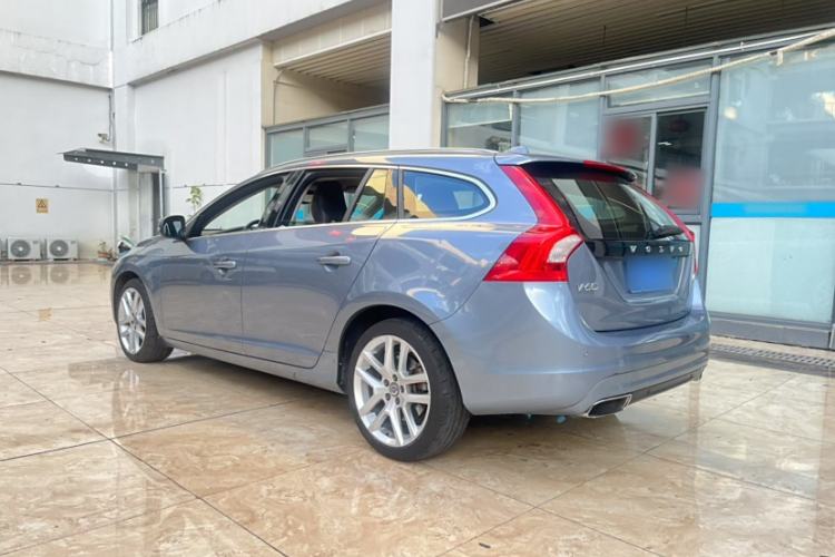 Used Volvo V60 2017 T5 Zhiyi Edition China V Standard Exterior 3