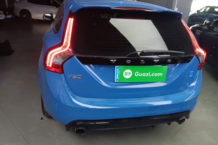 Used Volvo V60 2017 2.0T Polestar Exterior 4