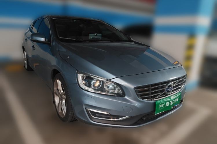 Used Volvo V60 2017 T5 Zhiya Edition China V Standard Front Right 45 Deg