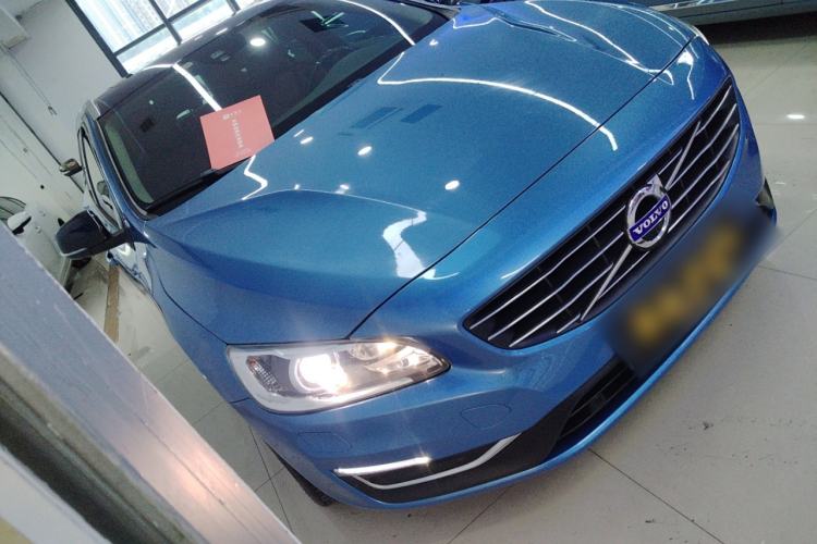 Used Volvo V60 2017 T5 Zhiyi Edition China V Standard Front Right 45 Deg