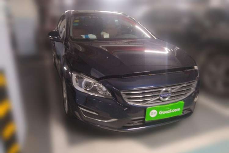 Used Volvo V60 2017 T5 Zhiya Edition China V Standard Front Right 45 Deg