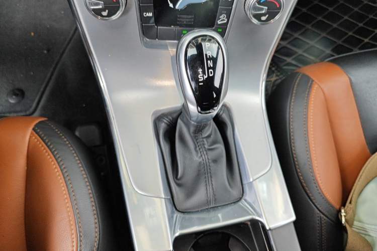 Used Volvo V60 2017 Cross Country T5 AWD China V Standard Gear Lever