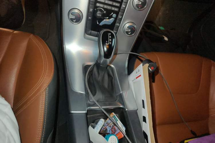 Used Volvo V60 2017 T5 Zhiyi Edition China V Standard Gear Lever