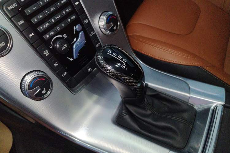Used Volvo V60 2017 T5 Zhiyi Edition China V Standard Gear Lever