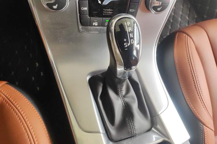Used Volvo V60 2017 T5 Zhiya Edition China V Standard Gear Lever