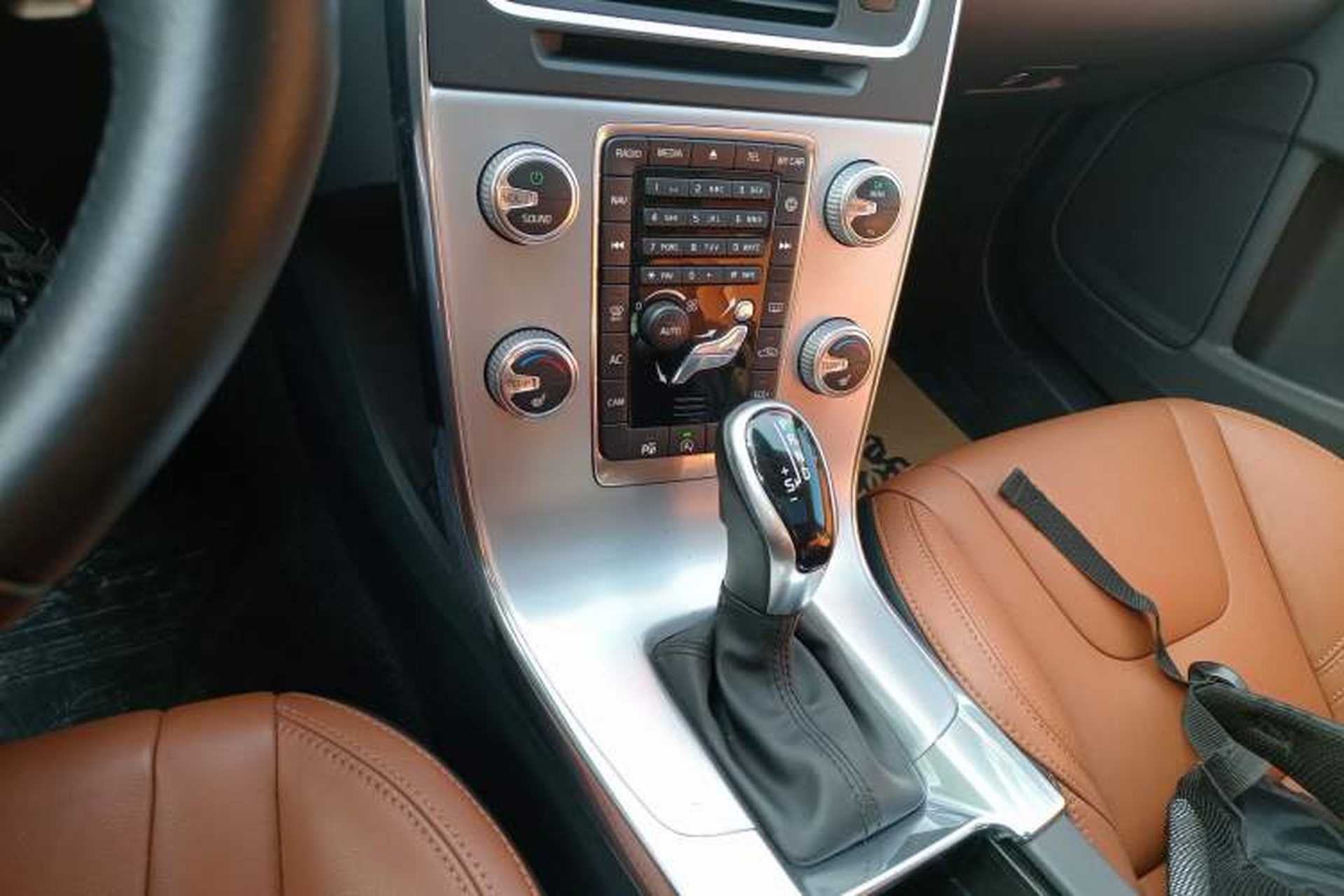 Used Volvo V60 2017 T5 Zhiya Edition China V Standard Gear Lever