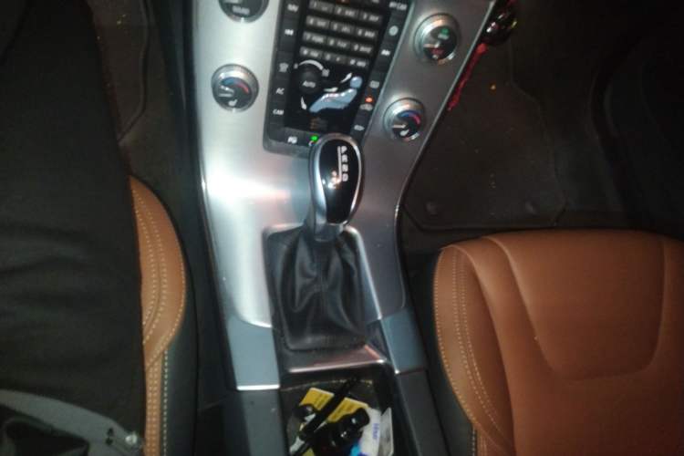 Used Volvo V60 2017 T5 Zhiya Edition China V Standard Gear Lever