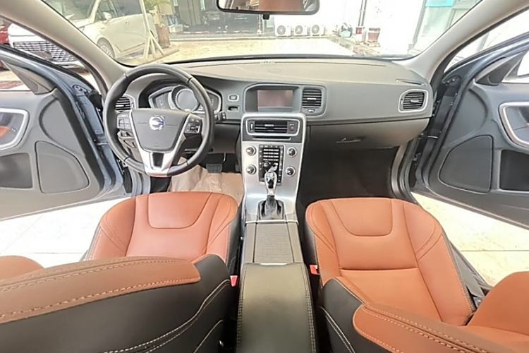 Used Volvo V60 2017 T5 Zhiyi Edition China V Standard Interior 1