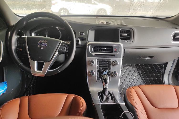 Used Volvo V60 2017 T5 Zhiya Edition China V Standard Interior 2