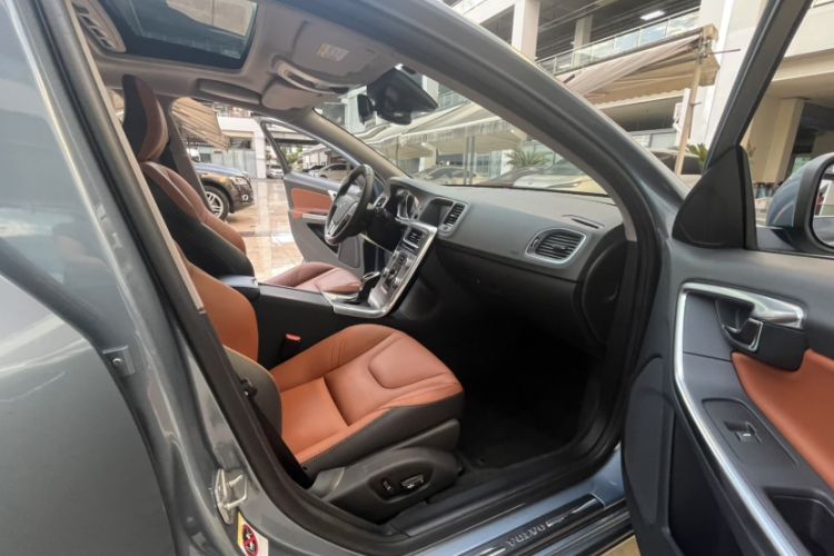 Used Volvo V60 2017 T5 Zhiyi Edition China V Standard Interior 3