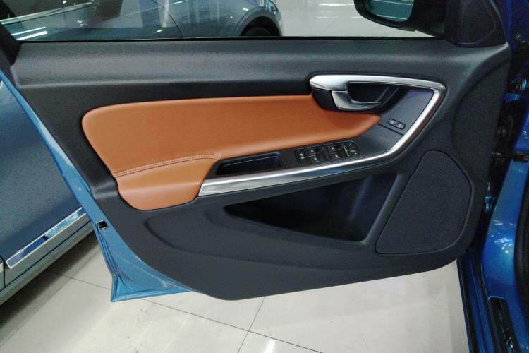 Used Volvo V60 2017 T5 Zhiyi Edition China V Standard Left Front Door Interior