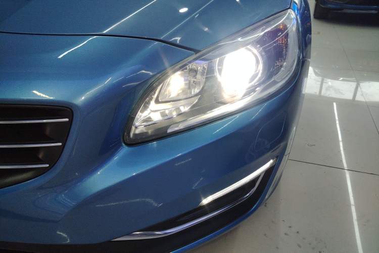 Used Volvo V60 2017 T5 Zhiyi Edition China V Standard Left Front Headlight