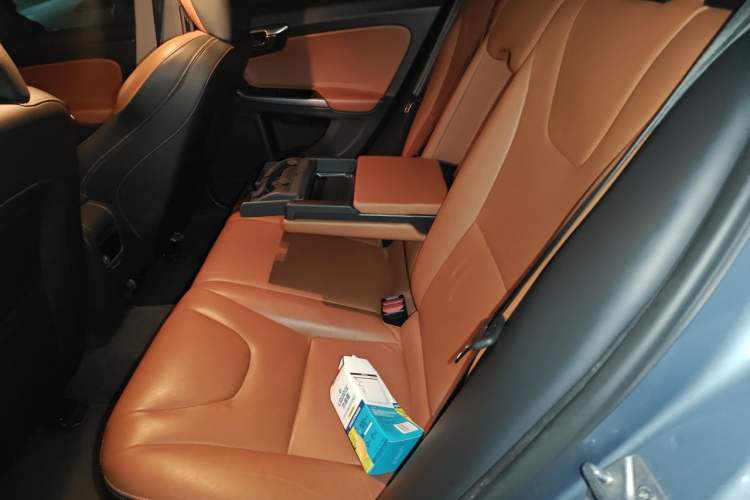 Used Volvo V60 2017 T5 Zhiya Edition China V Standard Left Rear Seat