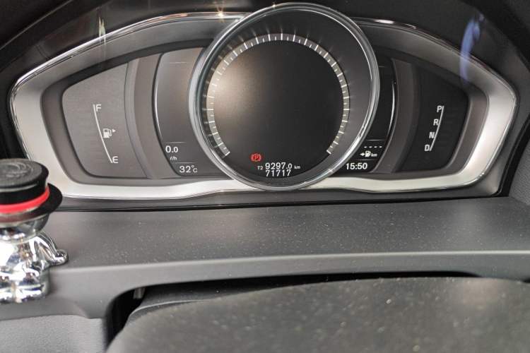 Used Volvo V60 2017 Cross Country T5 AWD China V Standard Odometer Close Up