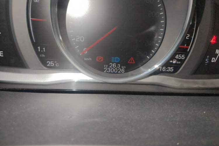 Used Volvo V60 2017 T5 Zhiyi Edition China V Standard Odometer Close Up