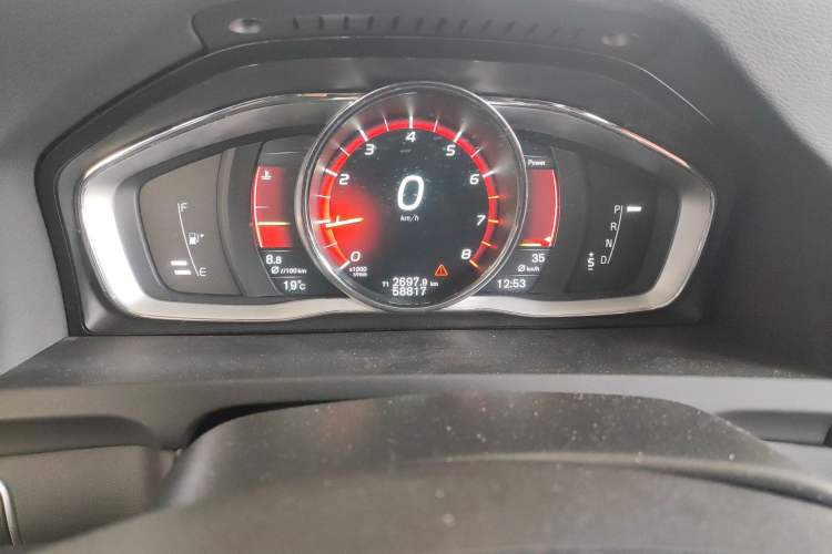 Used Volvo V60 2017 T5 Zhiya Edition China V Standard Odometer Close Up
