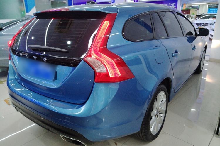 Used Volvo V60 2017 T5 Zhiyi Edition China V Standard Rear Right 45 Deg