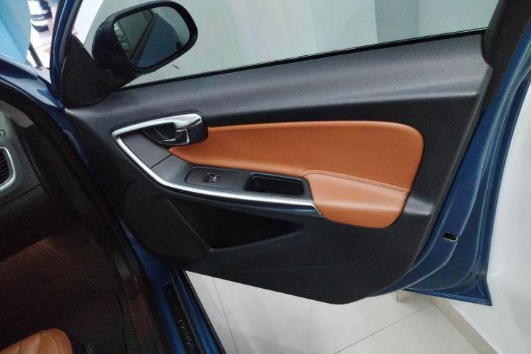 Used Volvo V60 2017 T5 Zhiyi Edition China V Standard Right Front Door Interior