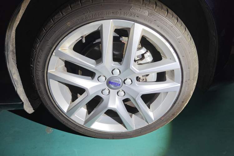 Used Volvo V60 2017 T5 Zhiyi Edition China V Standard Right Front Wheel Hub