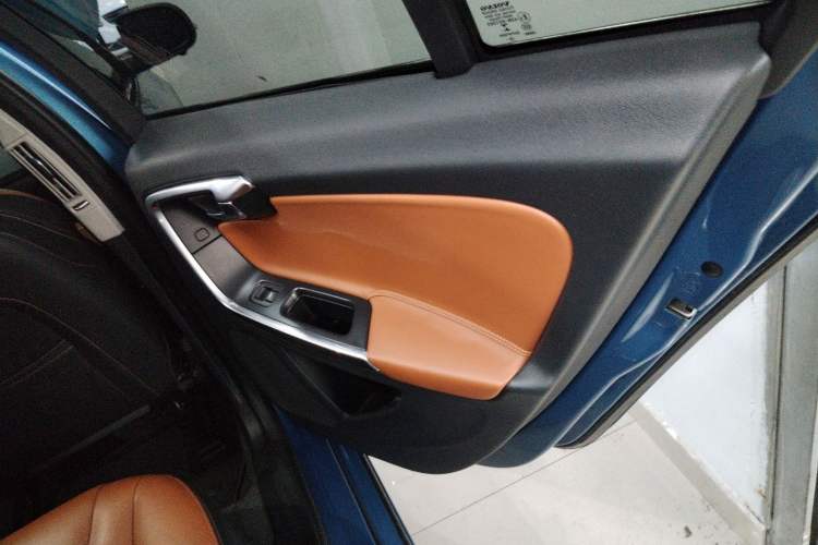 Used Volvo V60 2017 T5 Zhiyi Edition China V Standard Right Rear Door Interior