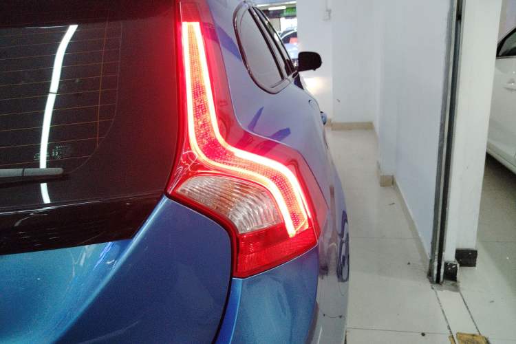 Used Volvo V60 2017 T5 Zhiyi Edition China V Standard Right Rear Taillight