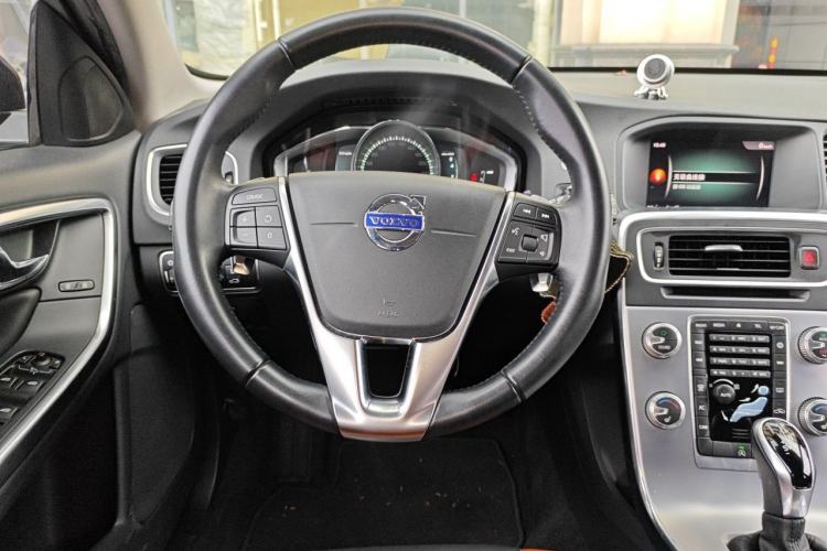 Used Volvo V60 2017 Cross Country T5 AWD China V Standard Steering Wheel