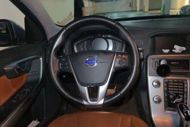 Used Volvo V60 2017 T5 Zhiyi Edition China V Standard Steering Wheel