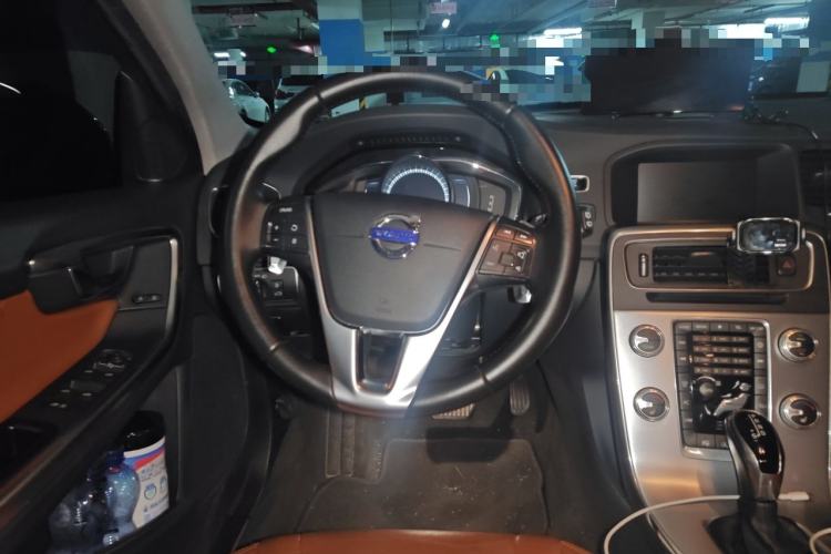 Used Volvo V60 2017 T5 Zhiya Edition China V Standard Steering Wheel