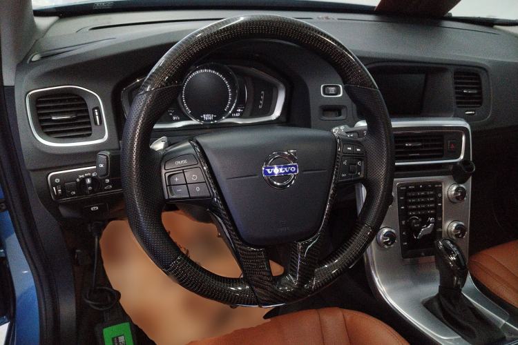Used Volvo V60 2017 T5 Zhiyi Edition China V Standard Steering Wheel