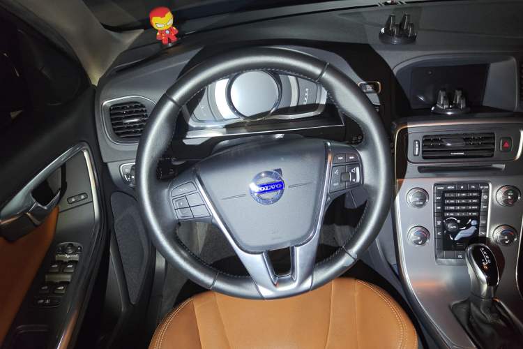 Used Volvo V60 2017 T5 Zhiyi Edition China V Standard Steering Wheel
