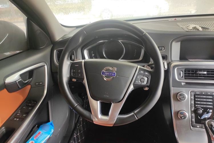 Used Volvo V60 2017 T5 Zhiya Edition China V Standard Steering Wheel