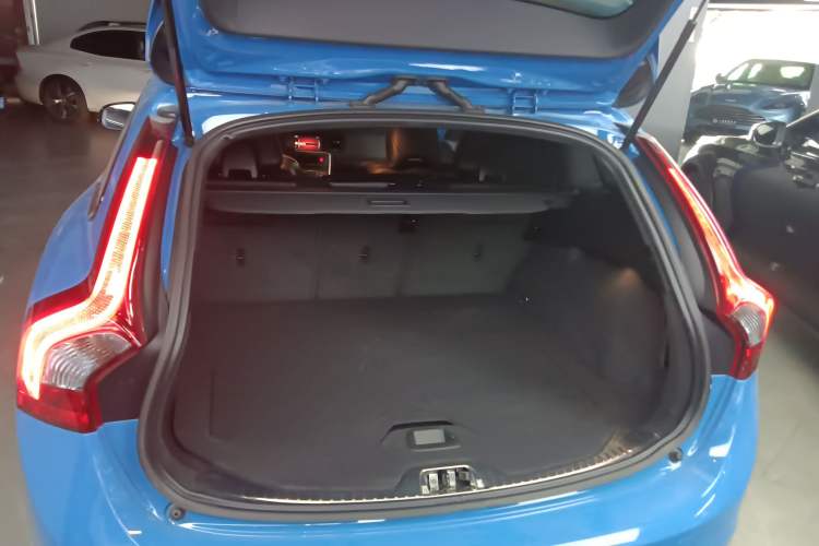 Used Volvo V60 2017 2.0T Polestar Trunk