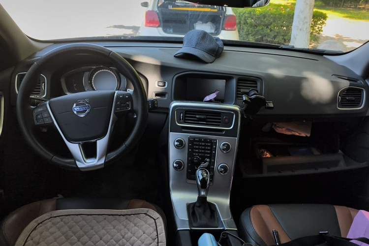 Used Volvo V60 2017 Cross Country T5 AWD China V Standard Center Console