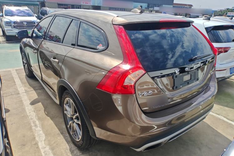 Used Volvo V60 2017 Cross Country T5 AWD China V Standard Exterior 2