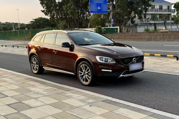 Used Volvo V60 2017 Cross Country T5 AWD China V Standard Exterior 3