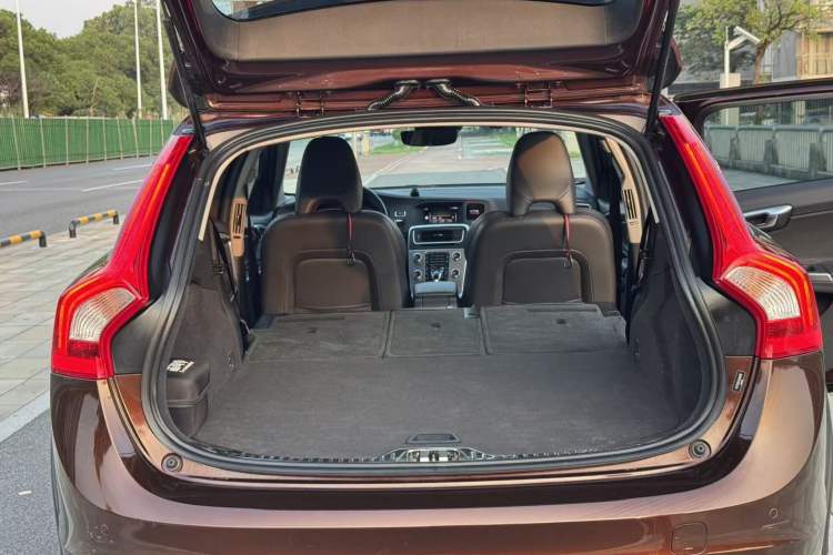 Used Volvo V60 2017 Cross Country T5 AWD China V Standard Exterior 9