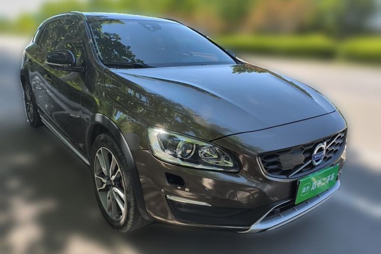 Used Volvo V60 2017 Cross Country T5 AWD China V Standard Front Right 45 Deg