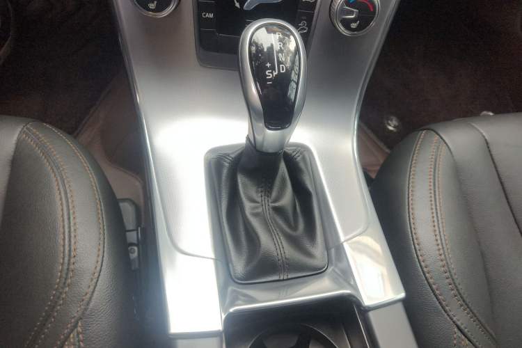 Used Volvo V60 2017 Cross Country T5 AWD China V Standard Gear Lever