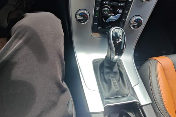 Used Volvo V60 2017 Cross Country T5 AWD China V Standard Gear Lever