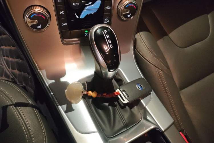 Used Volvo V60 2017 Cross Country T5 AWD China V Standard Gear Lever