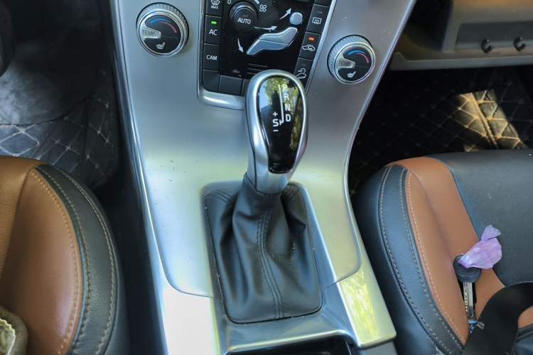 Used Volvo V60 2017 Cross Country T5 AWD China V Standard Gear Lever