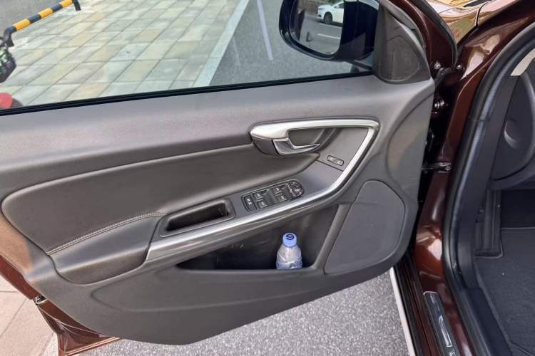 Used Volvo V60 2017 Cross Country T5 AWD China V Standard Interior 3