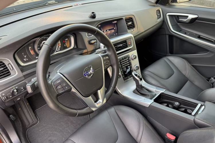 Used Volvo V60 2017 Cross Country T5 AWD China V Standard Interior 4