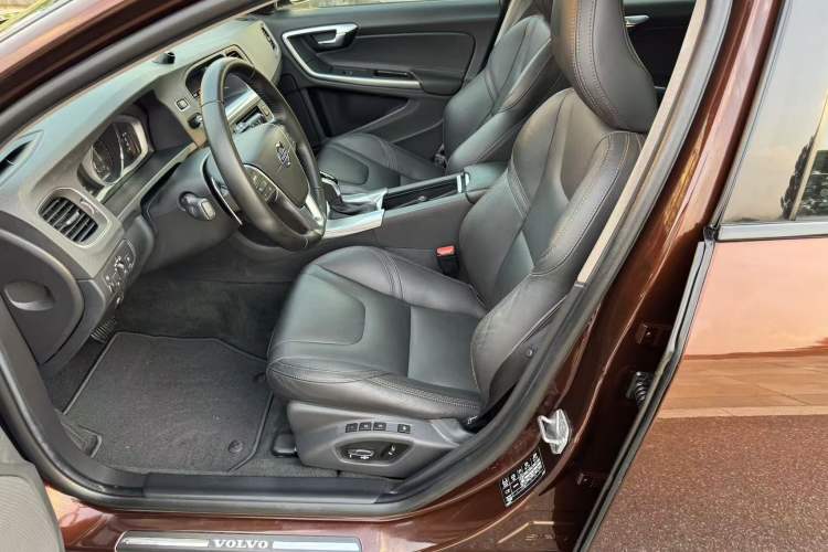 Used Volvo V60 2017 Cross Country T5 AWD China V Standard Interior 8
