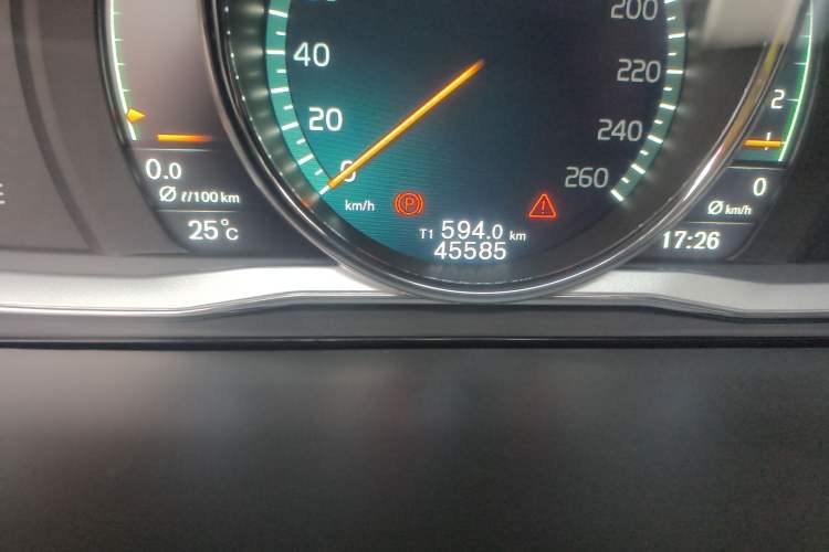 Used Volvo V60 2017 Cross Country T5 AWD China V Standard Odometer Close Up