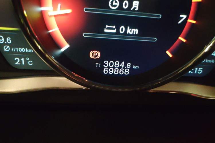 Used Volvo V60 2017 Cross Country T5 AWD China V Standard Odometer Close Up