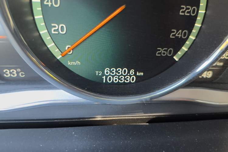 Used Volvo V60 2017 Cross Country T5 AWD China V Standard Odometer Close Up